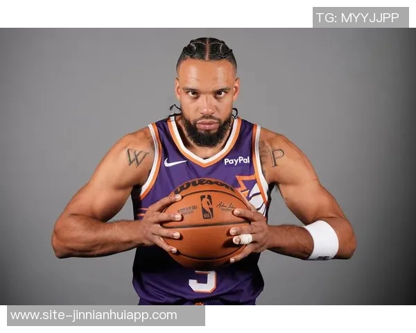 布克谈狄龙斗志与赛季起伏强调避免重复错误的重要性